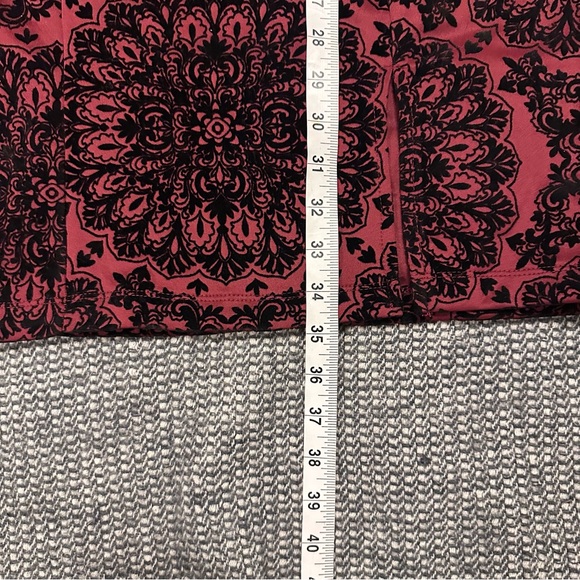 🆕 VENUS Off-Shoulder Burgundy Dress with Black Patterns - Picture 5 of 7